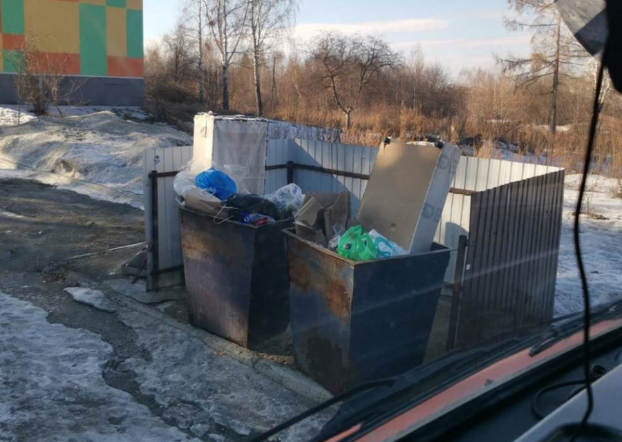Можно ли положить диван в контейнер: отвечает регоператор